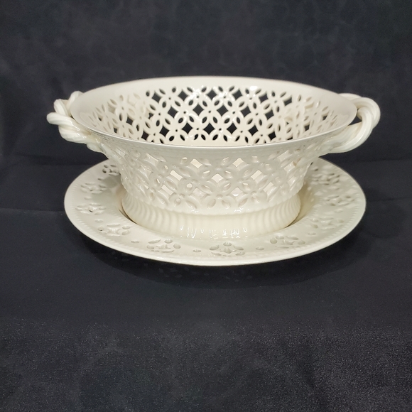 Leedsware Pierced Classical Creamware Berry Basket & Base - Picture 2 of 14